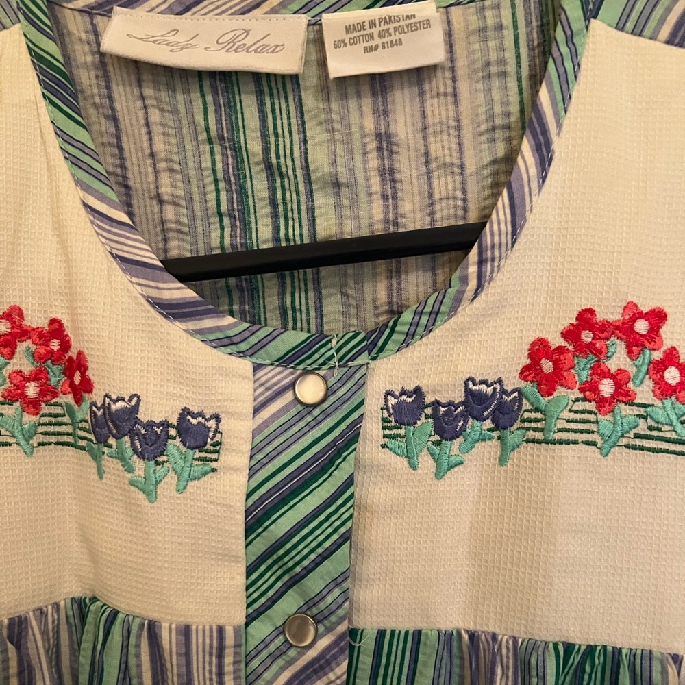 Women’s Size:2XL Cream Floral Embroidered Striped Camisole - Excellent Condition